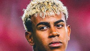 Los padres de Lamine Yamal aprovechan la ola de popularidad del futbolista para lucrarse