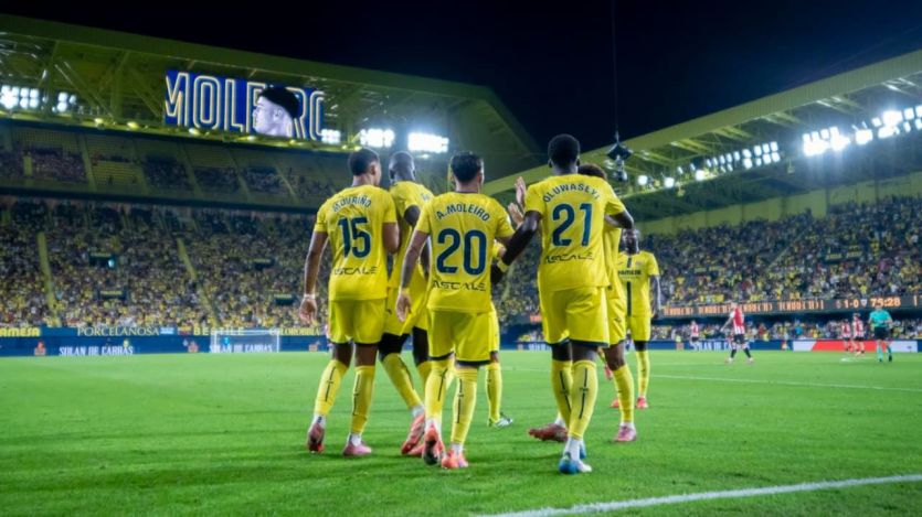 Los jugadores del Villarreal celebran un gol