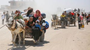 El Ejército israelí comienza a retirarse de Gaza y los palestinos regresan al norte de la Franja