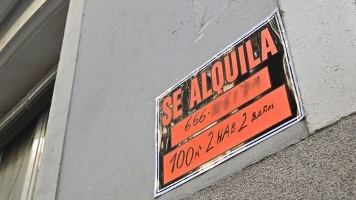 Cartel de una vivienda en alquiler