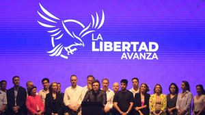 Milei sorprende y arrasa en las elecciones legislativas beneficiado por una abstención masiva