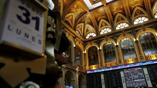 El Ibex 35 supera los 16.000 puntos y se acerca a su techo histórico