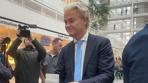 El líder del ultraderechista PVV, Geert Wilders, votando