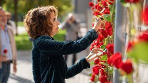 Montero denuncia que "la ultraderecha sopla fuerte" y "el PP reescribe una y otra vez la historia"