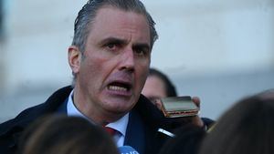 Ortega Smith, cada vez más apartado por Abascal en Vox: se queda sin su puesto en el Congreso