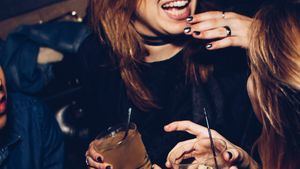 Los jóvenes sorprenden para bien: el consumo de tabaco y alcohol, en mínimos históricos