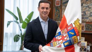 El juez cree que existen "indicios racionales" contra el ex presidente de la Diputación de Almería por las mordidas