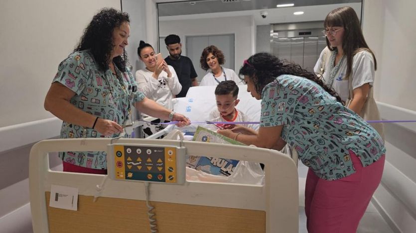 Un niño, en un hospital