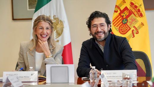 Yolanda Díaz, ministra de Trabajo y Marath Bolaños, secretario de Trabajo mexicano