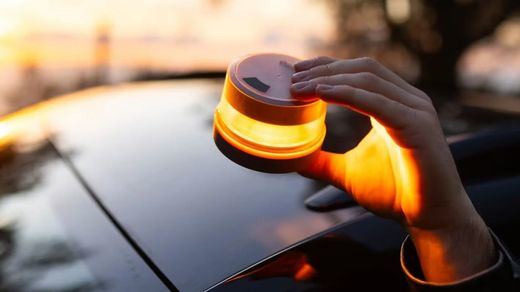 Una baliza de coche tipo v16