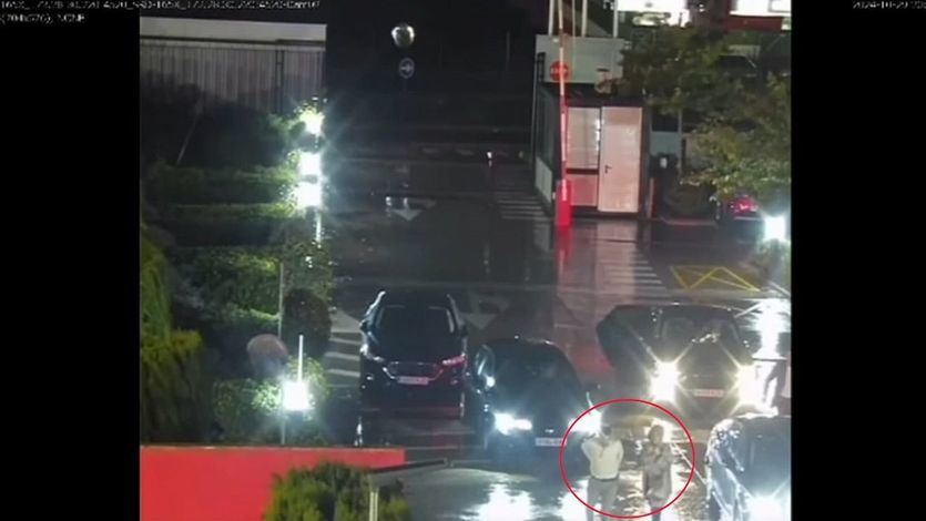 Carlos Mazón llegando en coche al Cecopi