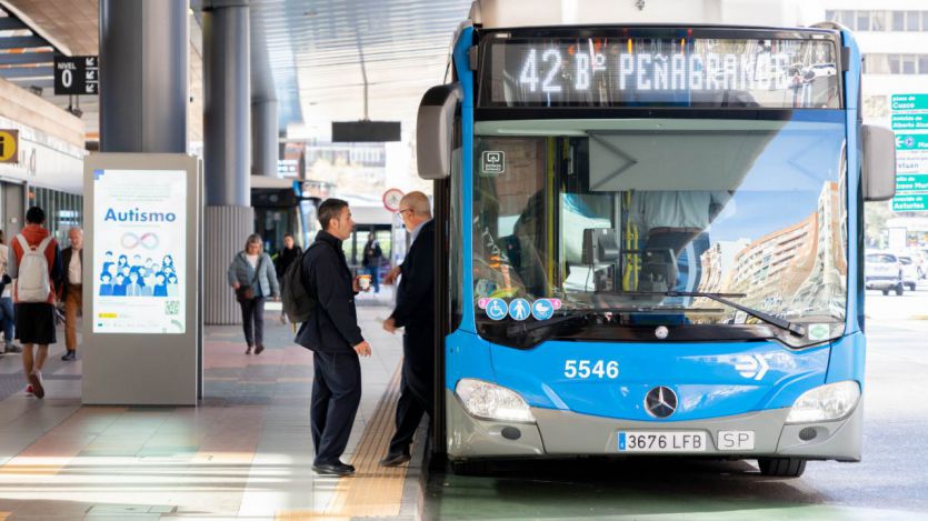 Autobuses en el intercambiador de la Plaza de Castilla