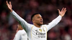 Mbappé salió aplaudido de la Catedral y Vinicius abrazó a Xabi Alonso