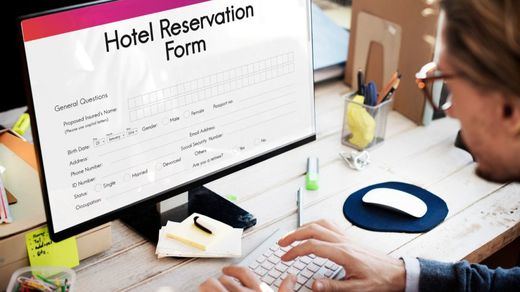 Usuario reservando hotel online