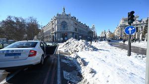 Madrid insta a los ayuntamientos a tomar medidas ante el temporal de nieve