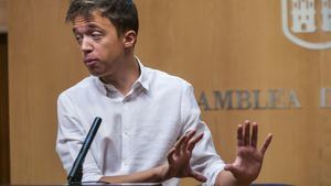 El juez desoye a la Fiscalía y abre juicio oral contra Errejón por agresión sexual a Elisa Mouliaá