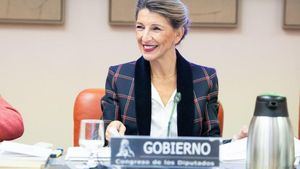 El Gobierno propone subir el salario mínimo hasta los 1.221 euros mensuales en 2026