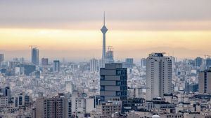 Irán acusa a EEUU e Israel de las sangrientas revueltas y de quemar mezquitas