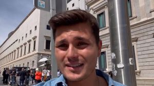 Vito Quiles defiende a Julio Iglesias denunciando "voces dobladas, testimonios alterados y exageraciones"