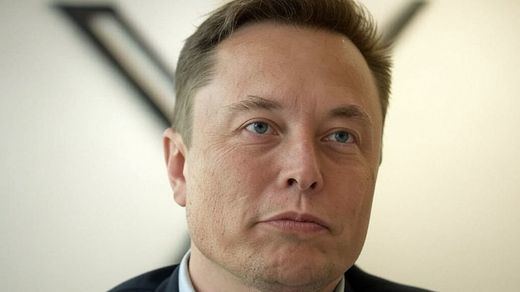 Elon Musk con el logo de X