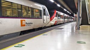 Cataluña sigue sin servicio de trenes Rodalíes tras el accidente mortal de Gelida