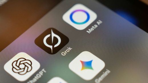 La app de Grok, instalada en el móvil