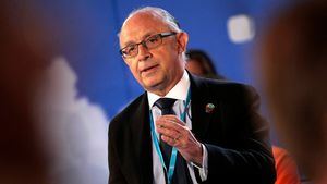 La Fiscalía Anticorrupción pide documentación y las cuentas del despacho de Montoro