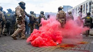 ICE se quedará en Minneapolis "hasta solucionar el problema" y seguirán las redadas "selectivas"