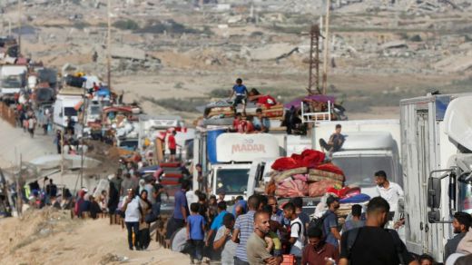 Palestinos huyendo de Gaza