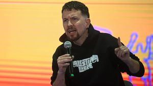 Pérez-Reverte anuncia nueva fecha de las jornadas de la Guerra Civil: invita a Iglesias y descarta a Uclés