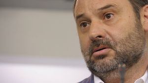 Ábalos pide comparecer por videollamada desde la cárcel por el "deterioro anímico y físico" que supone el furgón