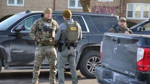 La policía migratoria de Trump, el ICE, usará naves industriales como centros de detención de masas