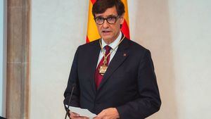 Salvador Illa intenta que el catalán sea requisito obligatorio para obtener la residencia