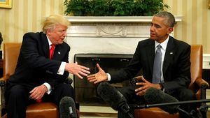 Trump acusa a Obama de compartir información clasificada sobre extraterrestres