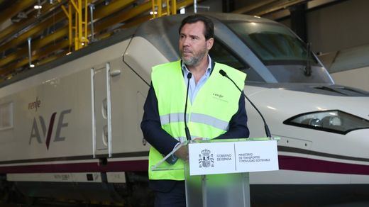 El ministro Óscar Puente, en talleres de Renfe
