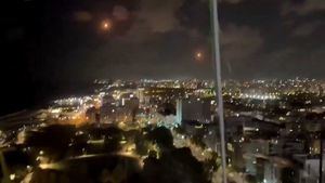 EEUU pide a los empleados de su embajada en Israel que si desean irse del país "por seguridad lo hagan" este viernes