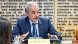 Zapatero admite que recomendó contratar a la empresa de sus hijas y critica el "acoso" que sufren
