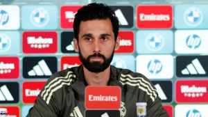 La tensa rueda de prensa de Arbeloa, acorralado por los resultados y las bajas