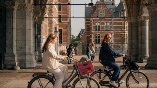 Empleo juvenil y salida al extranjero: ¿Holanda como opción real para jóvenes españoles hoy?