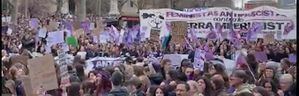Miles de personas toman las calles este 8-M: "Que tiemble el fascismo, aquí está el feminismo"