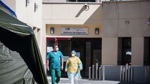 El Gobierno aprueba un decreto para reforzar el acceso universal de los extranjeros a la sanidad pública