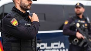 Un hombre se entrega a la policía tras atrincherarse con una catana y amenazar con arrojarse al vacío