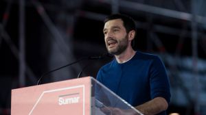 El entorno de Sumar pide al ministro Bustinduy ser el nuevo 'Yolanda Díaz' pero se vuelve a negar