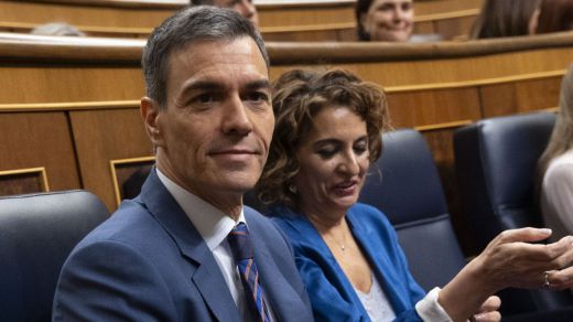 Pedro Sánchez y María Jesús Montero, en el Congreso