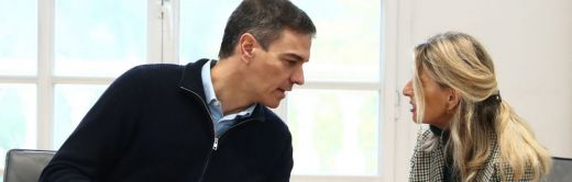 Pedro Sánchez, junto a la vicepresidenta segunda del Gobierno, Yolanda Díaz