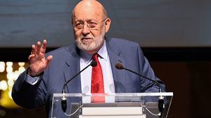 El PP denuncia a Tezanos por delito electoral al "manipular" las encuestas del CIS