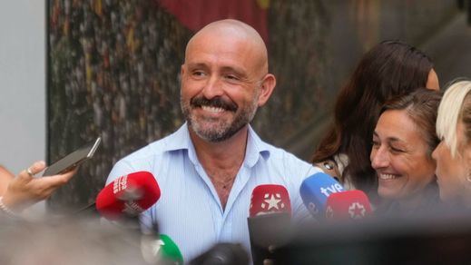 Jaime de los Santos atiende a los medios