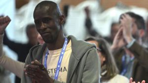 Polémico arresto del dirigente de Podemos Serigne Mbaye: se le acusa de enfrentarse a la Policía