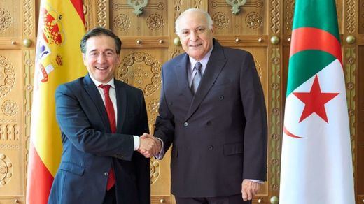 José Manuel Albares, con el ministro de Exteriores argelino