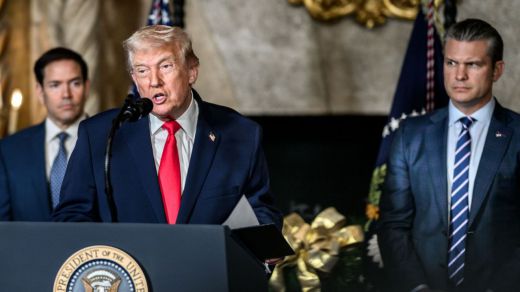 Donald Trump, con Pete Hegseth y Marco Rubio